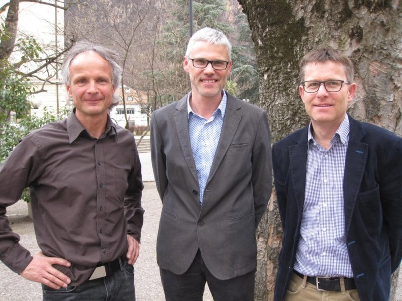 Zimmermeister Hermann Nenning aus Vorarlbert, Vereinspräsident Christoph Hintner und Herbert Niederfriniger von der Firma holzius